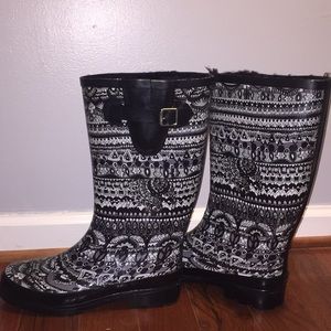 Tall Folksy Floral Rain Boots 9 M Black
